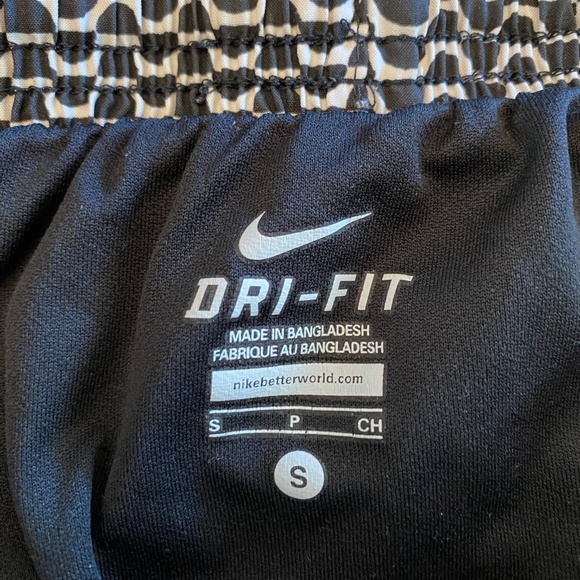 Nike Running Shorts - Picture 3 of 4